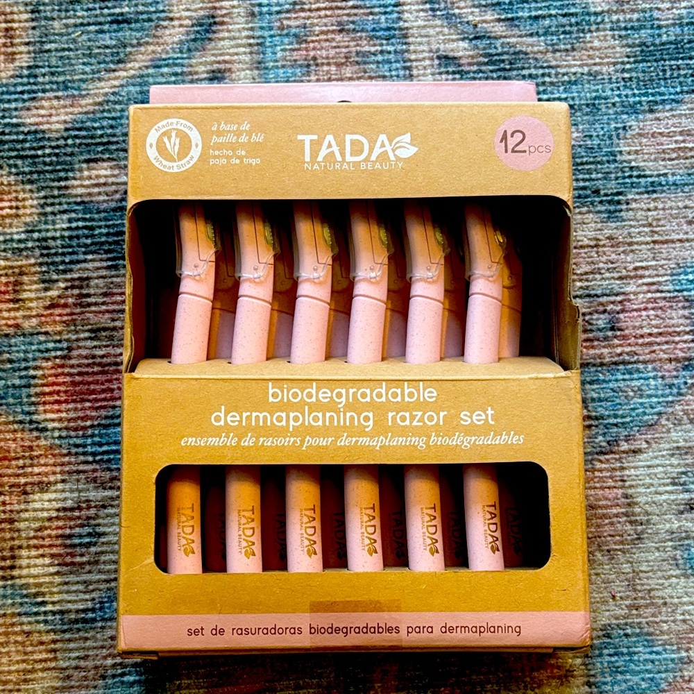 TADA Pink Dermaplaning Razor Set